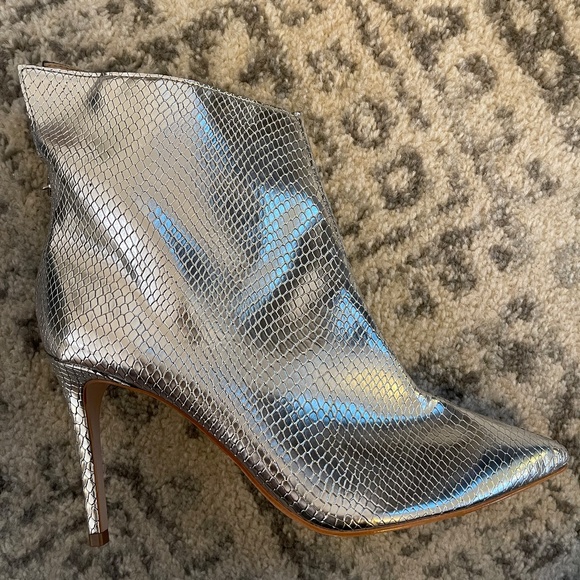 New Aqua Hendrix Metallic Silver Embossed Leather Stiletto Boots - size 10 - Picture 8 of 8